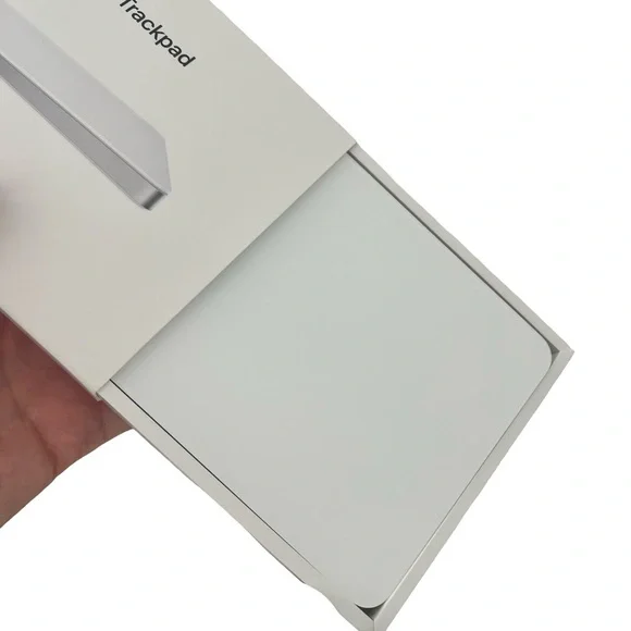Apple Magic Trackpad 2 - Silver and White Multi-Touch Trackpad - Picture 2 of 5